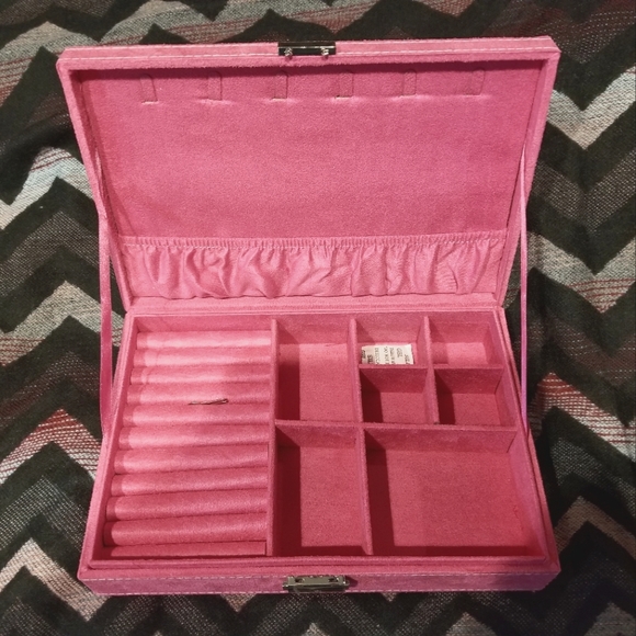 - Fuchsia Velour Jewelry box - Picture 1 of 9